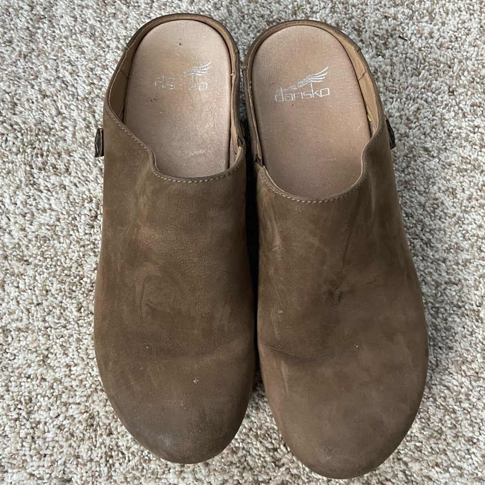 Dansko Berry Clogs in Mushroom burnished leather, size EU 41